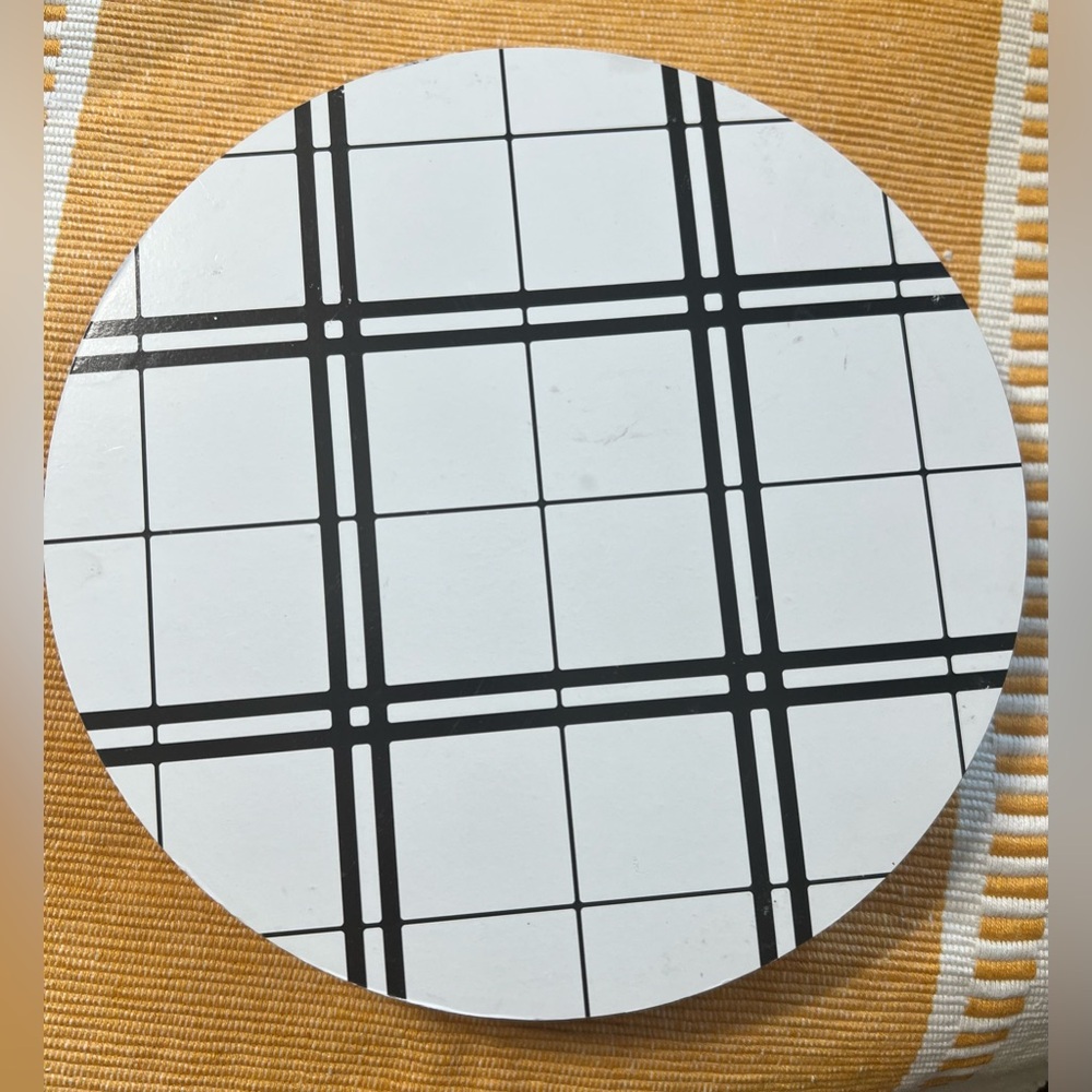 Farmhouse Black and White Plaid 8” Round Riser-NWT